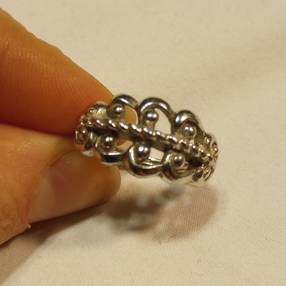 Avon Jewelry Silver Toned Scroll Ring 7-7.5 - Picture 1 of 5